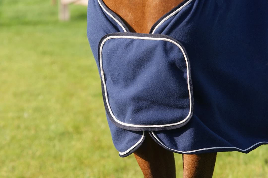 QHP Fleecedeken Met Ornament Kobalt/zilver 4 QHP Fleecedeken Met Ornament Kobalt/zilver - Afbeelding 2